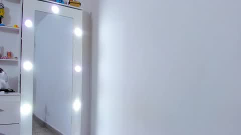 _noahjones online show from January 18, 5:41 am