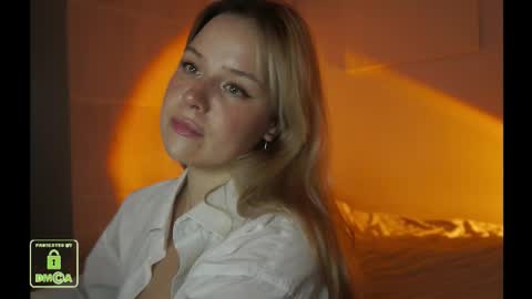 Snapshot of _noitanitsarcorp_ chatting on November 14, 1:43 pm R online show from November 14, 1:43 pm