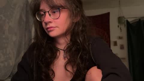 Mila online show from May 18, 8:25 pm