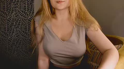 Snapshot of _o0o__ chatting on November 7, 9:15 pm Adalin online show from November 7, 9:15 pm