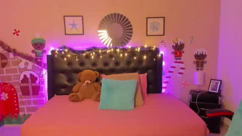 Olivia jones online show from December 19, 1:40 pm