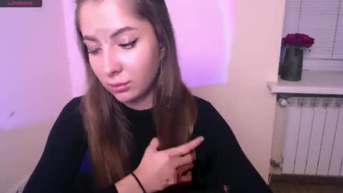 Snapshot of _oliviax_ chatting on October 4, 10:24 am Olivia online show from October 4, 10:24 am