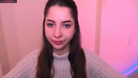 Snapshot of _oliviax_ chatting on December 4, 10:24 am Olivia online show from December 4, 10:24 am