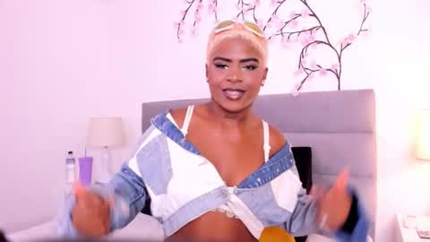 Snapshot of _opraah_ chatting on December 15, 12:20 pm Opraah online show from December 15, 12:20 pm