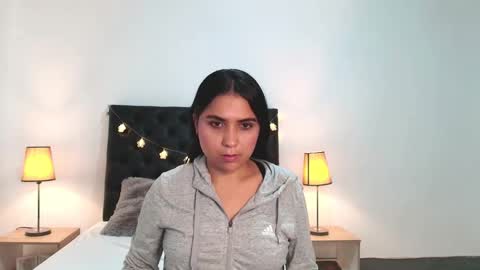 Snapshot of _pauli_ chatting on December 22, 4:37 pm Paulina online show from December 22, 4:37 pm