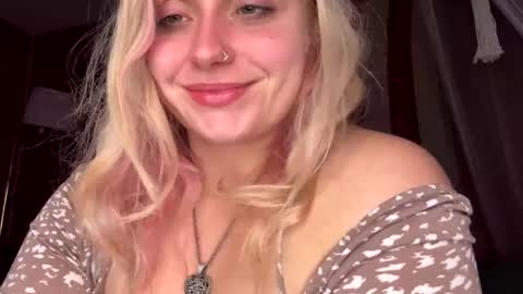 Snapshot of _peaceoutgirlscout_ chatting on October 6, 5:16 am _peaceoutgirlscout_ online show from October 6, 5:16 am