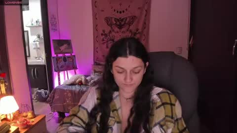 Snapshot of _peach__ chatting on June 23, 2:53 am violeta ig online show from June 23, 2:53 am