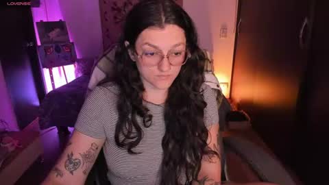 Snapshot of _peach__ chatting on July 9, 3:21 am violeta ig online show from July 9, 3:21 am