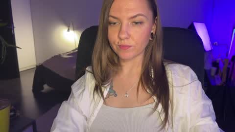 Snapshot of _private_person_ chatting on December 7, 7:54 pm HADLY today day-off see u online 0112 online show from December 7, 7:54 pm