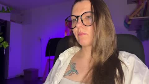 Snapshot of _private_person_ chatting on February 13, 6:27 pm HADLY today day-off see u online 0112 online show from February 13, 6:27 pm