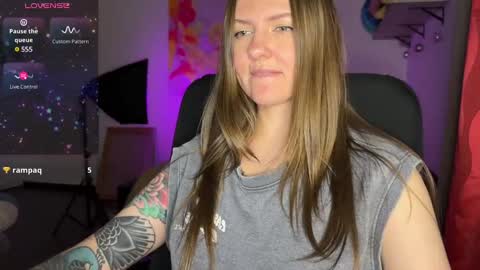 Snapshot of _private_person_ chatting on February 26, 5:07 pm HADLY today day-off see u online 0112 online show from February 26, 5:07 pm