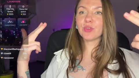 Snapshot of _private_person_ chatting on March 11, 8:20 pm HADLY today day-off see u online 0112 online show from March 11, 8:20 pm
