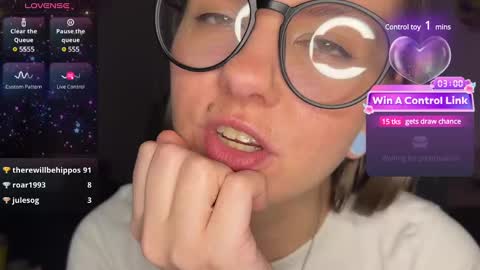 Snapshot of _private_person_ chatting on March 12, 8:41 pm HADLY today day-off see u online 0112 online show from March 12, 8:41 pm