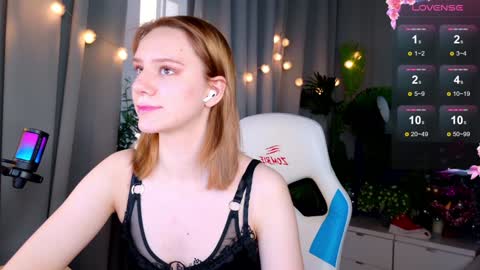 Snapshot of _ramona__ chatting on December 24, 9:28 am im Amy online show from December 24, 9:28 am