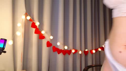 Snapshot of _ramona__ chatting on February 8, 12:39 pm im Amy online show from February 8, 12:39 pm