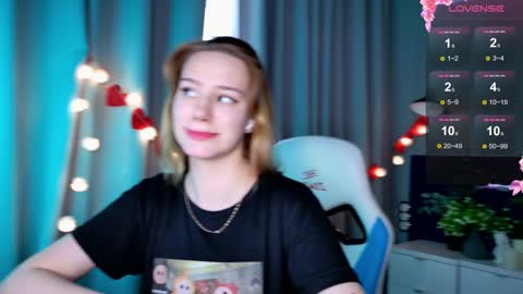 Snapshot of _ramona__ chatting on February 17, 9:35 am im Amy online show from February 17, 9:35 am