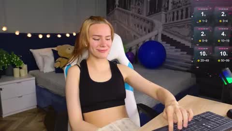 Snapshot of _ramona__ chatting on September 28, 6:19 am im Amy online show from September 28, 6:19 am