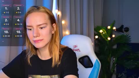 Snapshot of _ramona__ chatting on October 3, 6:32 am im Amy online show from October 3, 6:32 am