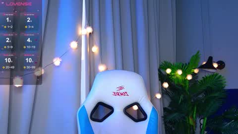 Snapshot of _ramona__ chatting on October 13, 6:02 am im Amy online show from October 13, 6:02 am