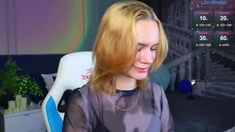 Snapshot of _ramona__ chatting on December 4, 6:23 am im Amy online show from December 4, 6:23 am