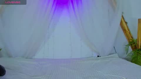 Moon online show from December 1, 10:04 pm