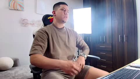 Snapshot of _robertobaggio chatting on January 20, 1:21 pm Roberto online show from January 20, 1:21 pm