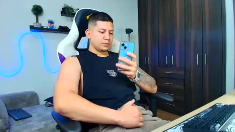 Snapshot of _robertobaggio chatting on February 8, 12:17 pm Roberto online show from February 8, 12:17 pm