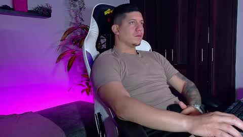 Snapshot of _robertobaggio chatting on October 31, 8:37 am Roberto online show from October 31, 8:37 am