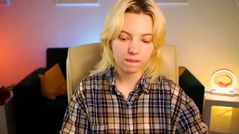 Snapshot of _rockstone_ chatting on February 7, 8:22 am Rock stone online show from February 7, 8:22 am