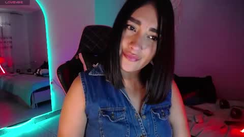 Snapshot of _santalove_ chatting on June 24, 8:19 pm SantaLove online show from June 24, 8:19 pm
