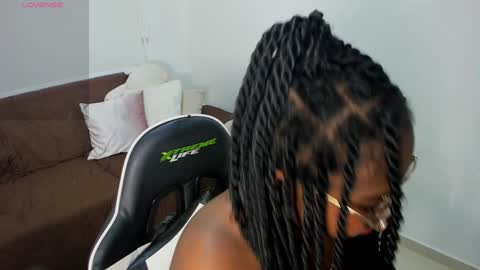 Snapshot of _sarah_banks chatting on January 25, 12:47 pm Ms. JONES online show from January 25, 12:47 pm