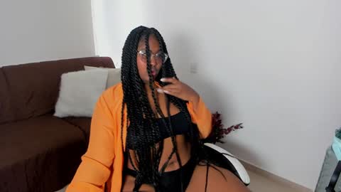 Snapshot of _sarah_banks chatting on January 30, 3:51 pm Ms. JONES online show from January 30, 3:51 pm