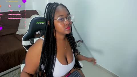 Snapshot of _sarah_banks chatting on February 8, 1:01 pm Ms. JONES online show from February 8, 1:01 pm