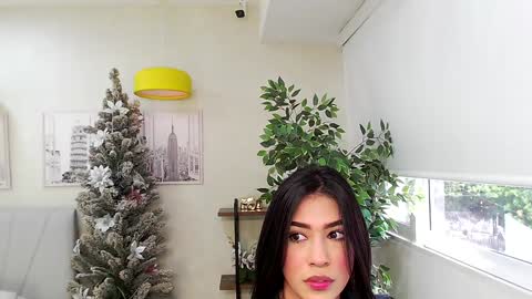 Snapshot of _sassy_girl chatting on December 16, 6:27 pm Sassy Girl online show from December 16, 6:27 pm