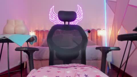 Scarlett online show from February 21, 1:22 pm