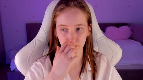 _secretelly_ online show from November 17, 11:16 am