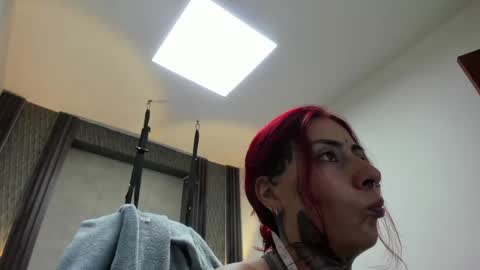 Snapshot of _selene_red chatting on April 26, 1:47 am Selene online show from April 26, 1:47 am