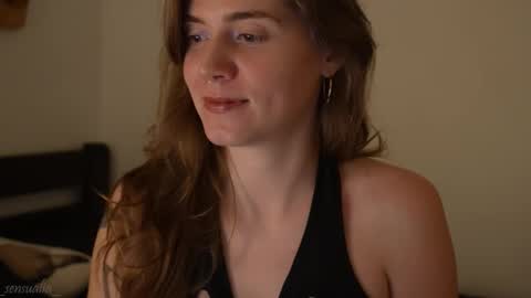 Snapshot of _sensualia_ chatting on December 22, 11:02 pm Lia online show from December 22, 11:02 pm