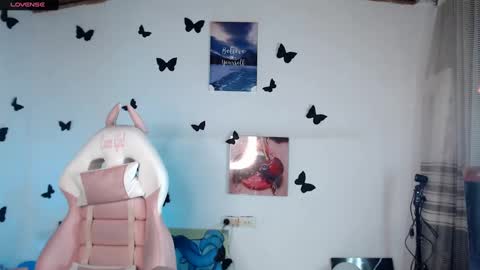 Snapshot of _serendepia_ chatting on February 25, 8:25 am Serendipia online show from February 25, 8:25 am