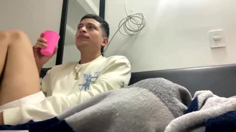 Juan Pablo-independent model online show from February 9, 4:14 am