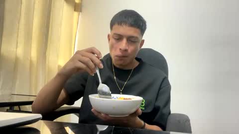 Juan Pablo-independent model online show from February 19, 9:25 pm