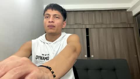 Juan Pablo-independent model online show from March 8, 10:35 pm