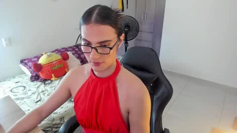 Snapshot of _shantallskinny_ chatting on May 22, 5:25 am Shantall online show from May 22, 5:25 am