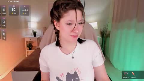 Snapshot of _sofi_spark chatting on November 22, 7:18 am Sofi Follow me online show from November 22, 7:18 am