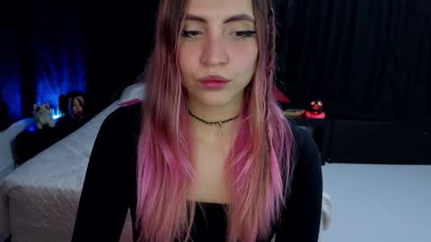 Snapshot of _sofiapink chatting on December 9, 1:40 am Sofia online show from December 9, 1:40 am