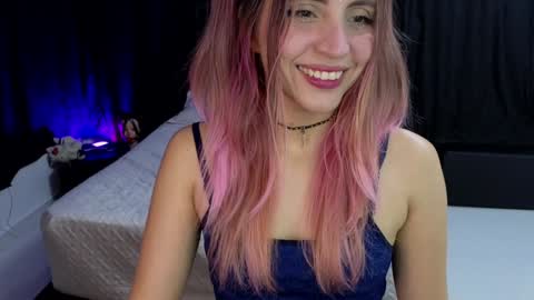 Snapshot of _sofiapink chatting on December 12, 3:32 am Sofia online show from December 12, 3:32 am