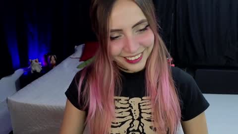 Snapshot of _sofiapink chatting on December 13, 11:28 pm Sofia online show from December 13, 11:28 pm