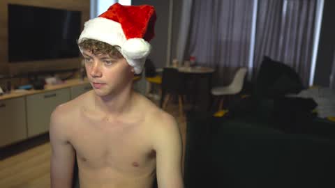 Snapshot of _sopranos_ chatting on December 26, 6:19 am OLIVERpvt is open online show from December 26, 6:19 am