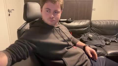 _stevie___ online show from January 4, 4:32 pm