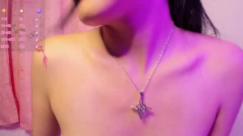 Snapshot of _strawberrycream chatting on December 23, 2:35 am Angela online show from December 23, 2:35 am